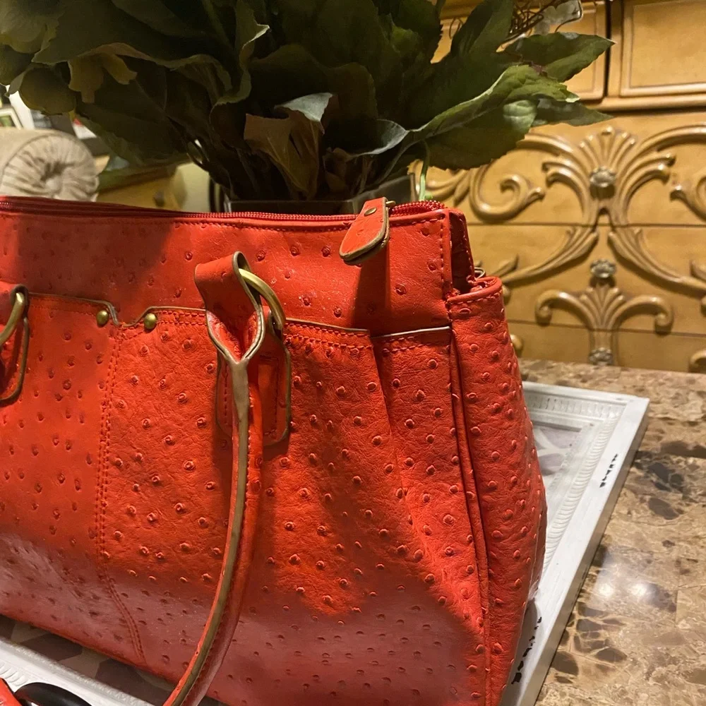Bueno Red Textured Satchel_5